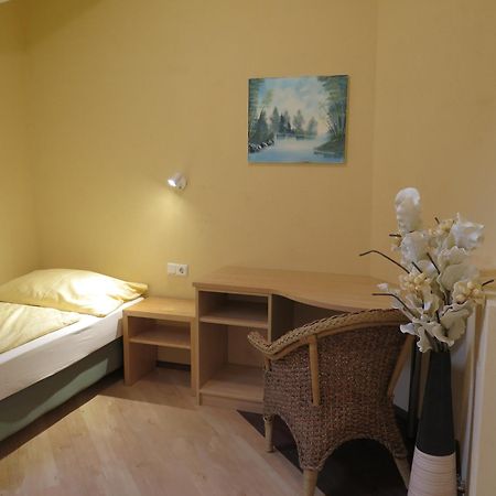Rosenhotel - Serviced Apartments Zwentendorf 외부 사진
