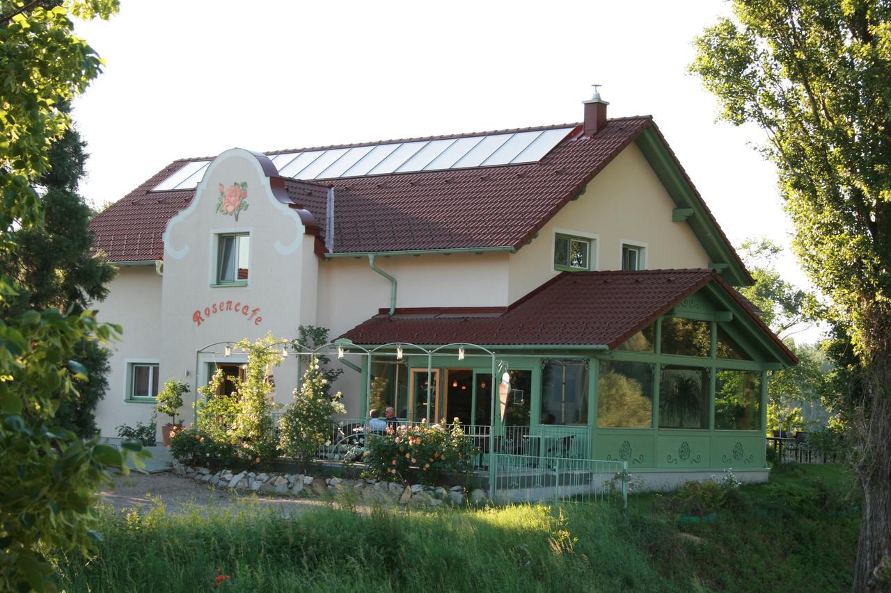 Rosenhotel - Serviced Apartments Zwentendorf 외부 사진